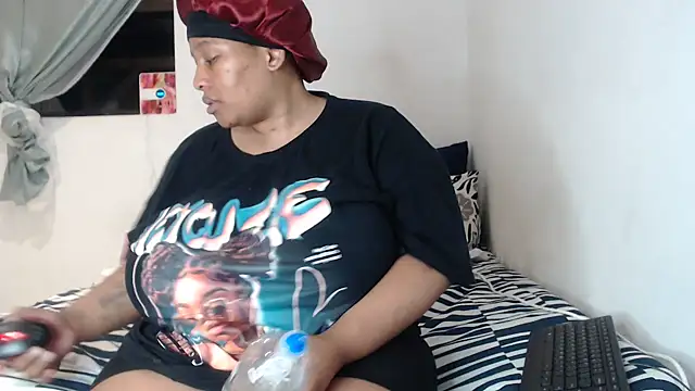 Snapshot of PIXIEBITCHXXX26 chatting on October 14, 2025, 9:25 pm PIXIEBITCHXXX26 online show from October 14, 2025, 9:25 pm