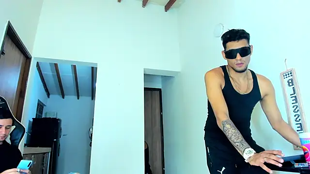 Snapshot of daddys_insanee chatting on October 21, 2025, 5:40 am daddys insanee online show from October 21, 2025, 5:40 am