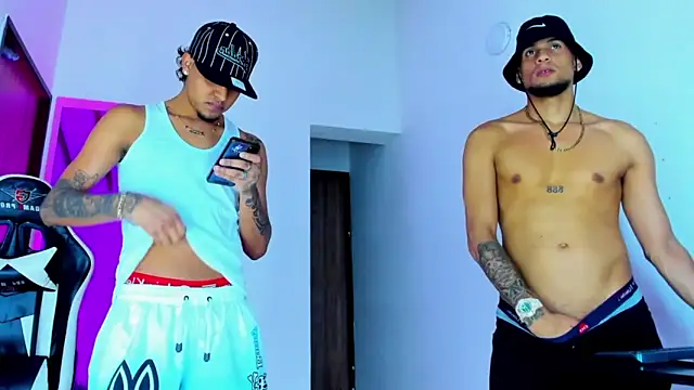 Snapshot of daddys_insanee chatting on October 9, 2025, 2:45 am daddys insanee online show from October 9, 2025, 2:45 am