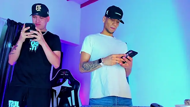 Snapshot of daddys_insanee chatting on November 18, 2025, 8:39 am daddys insanee online show from November 18, 2025, 8:39 am