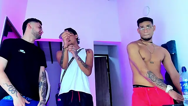 Snapshot of daddys_insanee chatting on October 13, 2025, 4:14 am daddys insanee online show from October 13, 2025, 4:14 am