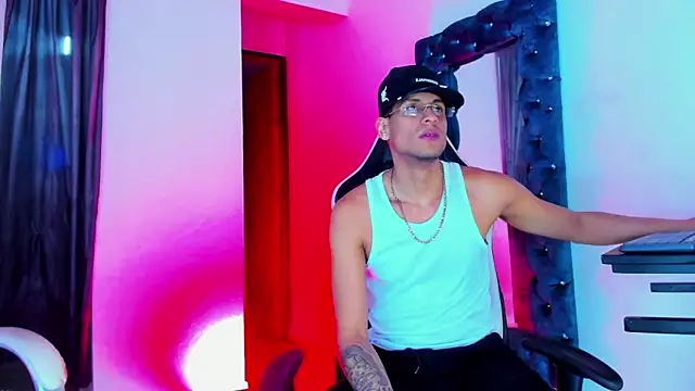 Snapshot of daddys_insanee chatting on November 8, 2025, 2:26 am daddys insanee online show from November 8, 2025, 2:26 am