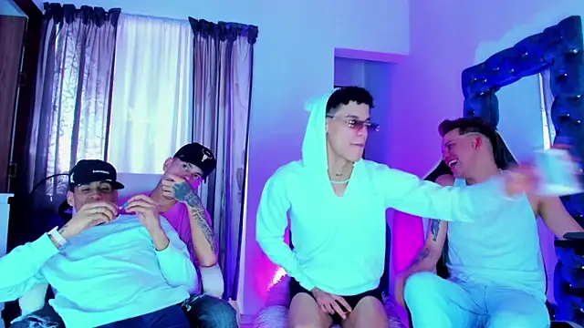 Snapshot of daddys_insanee chatting on November 8, 2025, 6:22 pm daddys insanee online show from November 8, 2025, 6:22 pm