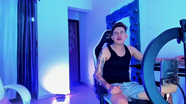 Snapshot of daddys_insanee chatting on November 7, 2025, 3:44 am daddys insanee online show from November 7, 2025, 3:44 am