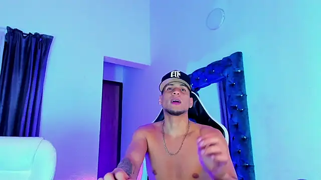 Snapshot of daddys_insanee chatting on November 19, 2025, 7:52 am daddys insanee online show from November 19, 2025, 7:52 am