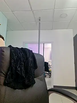 annyaparis online show from October 16, 2025, 1:30 pm