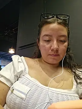 annyaparis online show from February 26, 2026, 7:25 pm