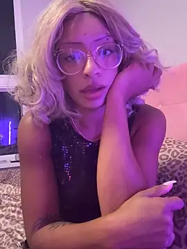 grimuwaifu online show from October 4, 2025, 1:40 am
