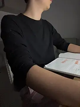 Snapshot of LiamMyst chatting on October 26, 2025, 12:33 am LiamMyst online show from October 26, 2025, 12:33 am