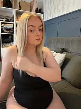 Snapshot of lusciouslylou chatting on February 12, 2026, 10:04 am lusciouslylou online show from February 12, 2026, 10:04 am