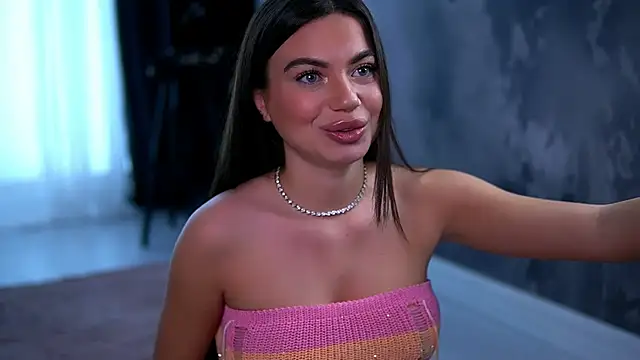 EsmeSinx online show from October 2, 2025, 9:01 am