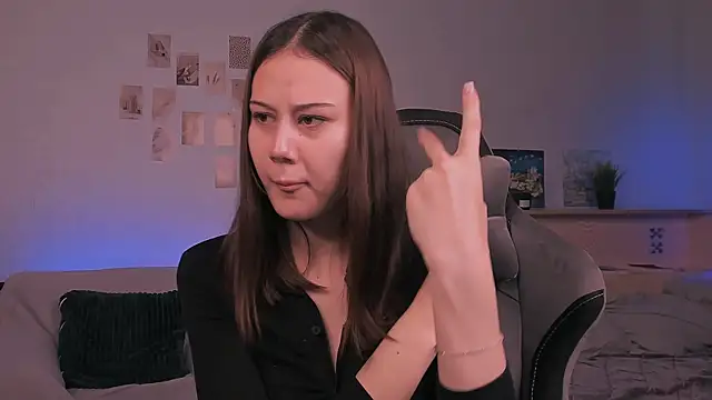 Snapshot of adelle046 chatting on October 12, 2025, 8:37 am adelle046 online show from October 12, 2025, 8:37 am