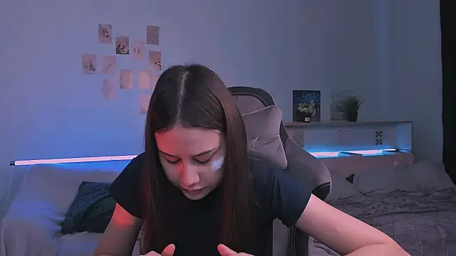 Snapshot of adelle046 chatting on November 16, 2025, 9:36 am adelle046 online show from November 16, 2025, 9:36 am