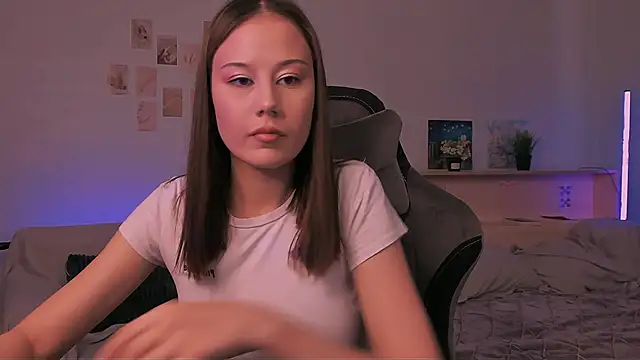 Snapshot of adelle046 chatting on October 6, 2025, 11:44 am adelle046 online show from October 6, 2025, 11:44 am