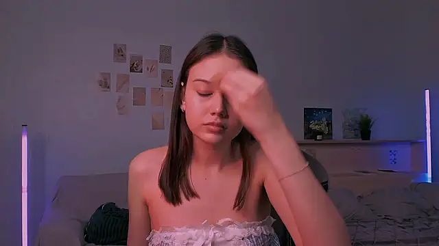 Snapshot of adelle046 chatting on November 10, 2025, 12:32 pm adelle046 online show from November 10, 2025, 12:32 pm