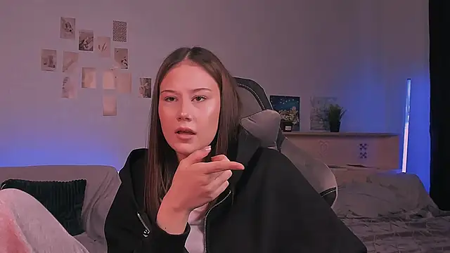 Snapshot of adelle046 chatting on October 14, 2025, 12:28 pm adelle046 online show from October 14, 2025, 12:28 pm