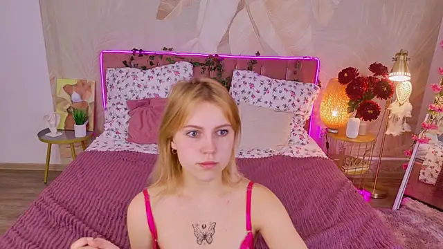 Snapshot of Stellahaart chatting on October 8, 2025, 5:20 am Stellahaart online show from October 8, 2025, 5:20 am