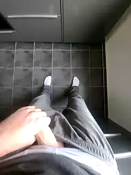 rezzzze online show from November 13, 2025, 11:36 am