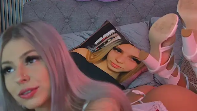 Snapshot of ZeyaWhite chatting on November 5, 2025, 4:26 am ZeyaWhite online show from November 5, 2025, 4:26 am