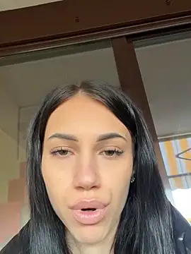 Snapshot of ilariea_girl chatting on October 10, 2025, 6:36 am ilariea girl online show from October 10, 2025, 6:36 am