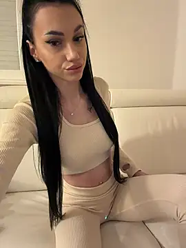 Snapshot of ilariea_girl chatting on February 14, 2026, 8:31 pm ilariea girl online show from February 14, 2026, 8:31 pm