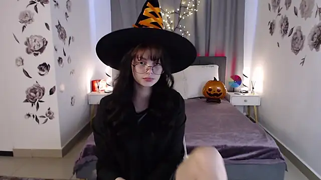 Snapshot of MileyRood chatting on October 29, 2025, 11:47 pm MileyRood online show from October 29, 2025, 11:47 pm