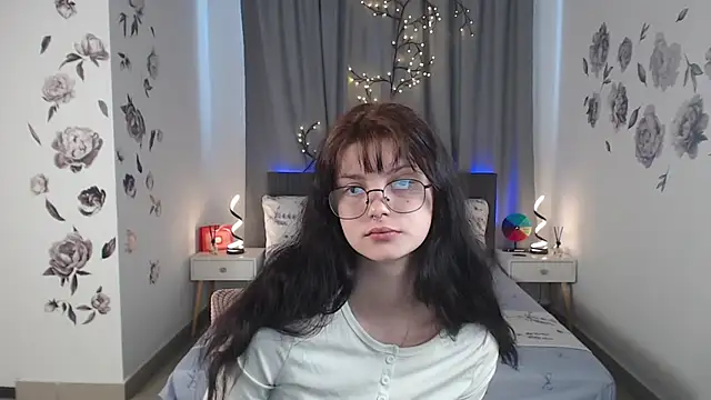 Snapshot of MileyRood chatting on October 17, 2025, 11:28 pm MileyRood online show from October 17, 2025, 11:28 pm