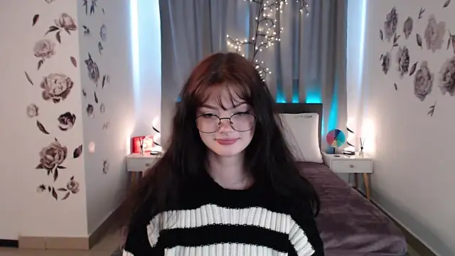 Snapshot of MileyRood chatting on November 16, 2025, 1:21 am MileyRood online show from November 16, 2025, 1:21 am