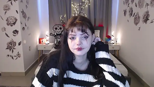 Snapshot of MileyRood chatting on October 28, 2025, 11:25 pm MileyRood online show from October 28, 2025, 11:25 pm