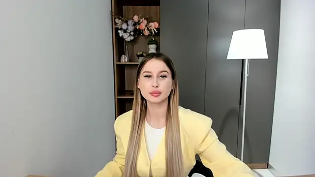 HattieCarranzo online show from October 2, 2025, 3:10 am