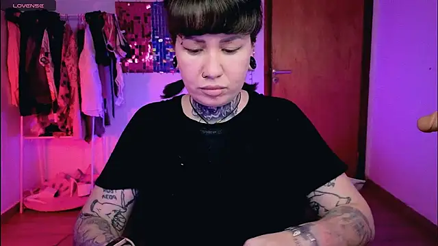 Senorita  Dakota online show from April 14, 2026, 9:53 pm