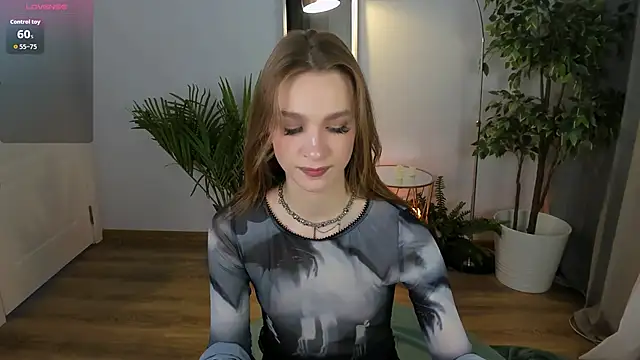 Snapshot of PollyMayer chatting on November 6, 2025, 8:46 pm PollyMayer online show from November 6, 2025, 8:46 pm