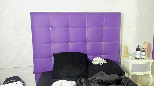 Snapshot of LeaMoreau22 chatting on October 9, 2025, 12:06 pm LeaMoreau22 online show from October 9, 2025, 12:06 pm