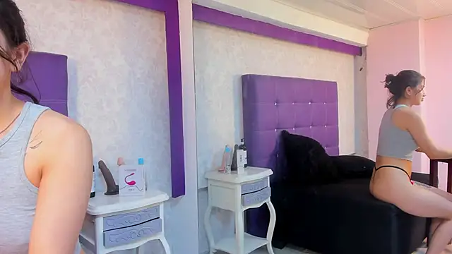 Snapshot of LeaMoreau22 chatting on October 7, 2025, 12:28 pm LeaMoreau22 online show from October 7, 2025, 12:28 pm