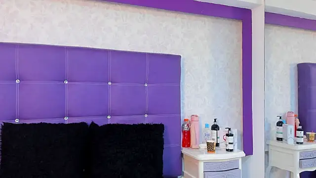 Snapshot of LeaMoreau22 chatting on October 8, 2025, 12:28 pm LeaMoreau22 online show from October 8, 2025, 12:28 pm