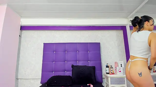 Snapshot of LeaMoreau22 chatting on October 14, 2025, 12:17 pm LeaMoreau22 online show from October 14, 2025, 12:17 pm