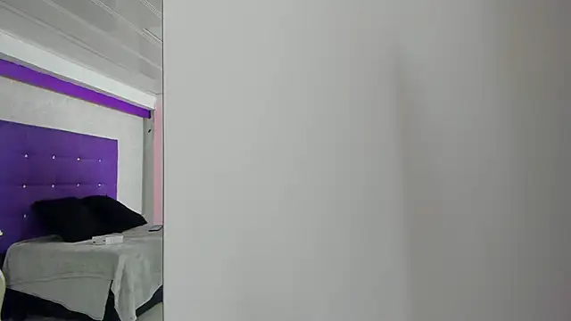 Snapshot of LeaMoreau22 chatting on November 1, 2025, 11:59 am LeaMoreau22 online show from November 1, 2025, 11:59 am