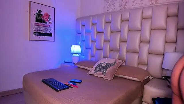 Snapshot of Peyton_louise chatting on November 9, 2025, 12:20 pm Peyton louise online show from November 9, 2025, 12:20 pm