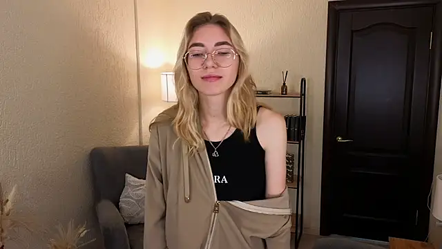 KatherineWill online show from October 8, 2025, 7:54 am