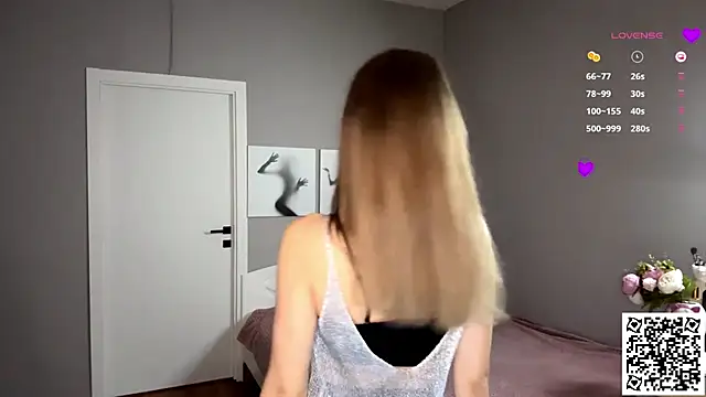 Snapshot of OdaMinty chatting on November 12, 2025, 6:28 am OdaMinty online show from November 12, 2025, 6:28 am