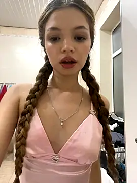  Siennaaa  online show from October 10, 2025, 9:26 pm