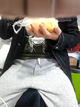 chougegg0214 online show from November 10, 2025, 12:48 am