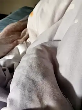 chougegg0214 online show from April 15, 2026, 3:38 pm