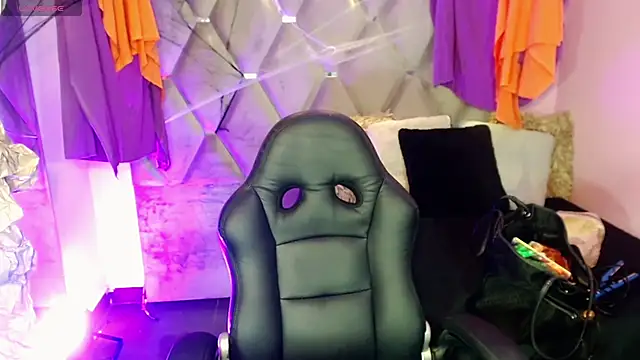 Snapshot of Miranda_Collins chatting on November 2, 2025, 11:04 am Miranda Collins online show from November 2, 2025, 11:04 am