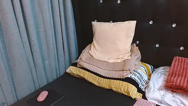 Snapshot of JayKarLo chatting on October 24, 2025, 11:20 am JayKarLo online show from October 24, 2025, 11:20 am