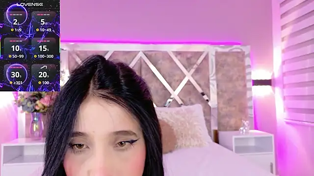 Snapshot of MeganR_ chatting on December 18, 2025, 3:33 am MeganR online show from December 18, 2025, 3:33 am