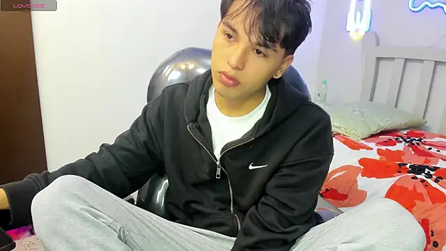 Snapshot of StiwenTwink chatting on October 9, 2025, 3:01 pm StiwenTwink online show from October 9, 2025, 3:01 pm