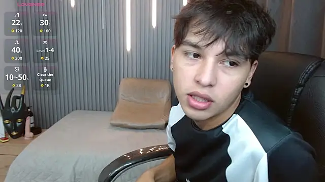 Snapshot of StiwenTwink chatting on May 2, 2026, 2:00 pm StiwenTwink online show from May 2, 2026, 2:00 pm