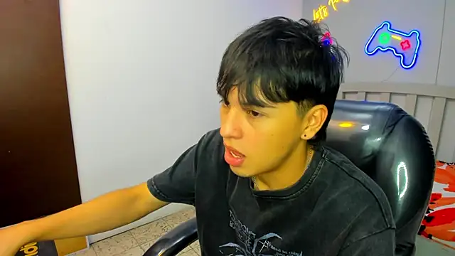 Snapshot of StiwenTwink chatting on October 17, 2025, 3:14 pm StiwenTwink online show from October 17, 2025, 3:14 pm