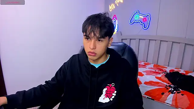 Snapshot of StiwenTwink chatting on October 13, 2025, 1:56 pm StiwenTwink online show from October 13, 2025, 1:56 pm